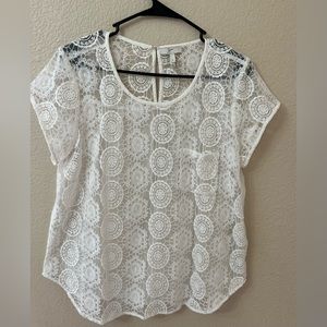 JOIE L white sheer top with pattern and pocket.